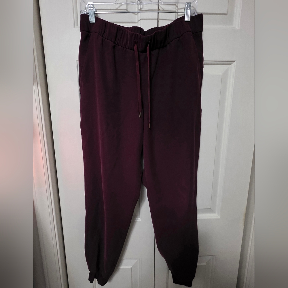 Lululemon On The Fly Jogger Womens Size 10 Cassis